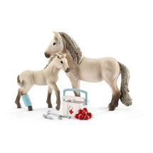 Schleich Horse Club Hannahs First Aid Kit - Toyworld